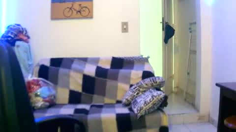 Mia online show from 10-12-25, 03:38