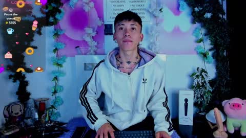 Snapshot of juniior0_0 chatting on 01-28-25, 10:34 Junior online show from 01-28-25, 10:34