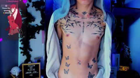 Snapshot of juniior0_0 chatting on 02-28-25, 02:20 Junior online show from 02-28-25, 02:20