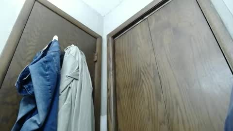 Snapshot of junk_yard_dog chatting on 11-19-25, 02:06 Dave online show from 11-19-25, 02:06