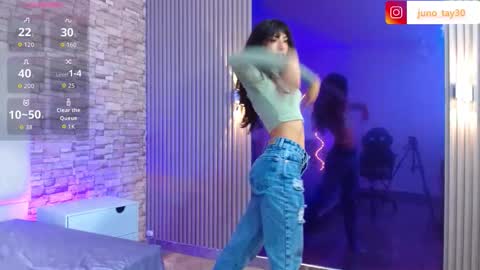 Snapshot of juno_tay chatting on 10-16-25, 11:44 JUNO online show from 10-16-25, 11:44