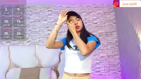 Snapshot of juno_tay chatting on 11-06-25, 11:55 JUNO online show from 11-06-25, 11:55