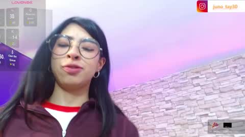 Snapshot of juno_tay chatting on 11-07-25, 11:43 JUNO online show from 11-07-25, 11:43