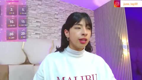 Snapshot of juno_tay chatting on 11-23-25, 11:54 JUNO online show from 11-23-25, 11:54