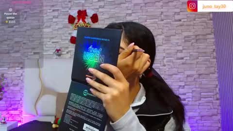 Snapshot of juno_tay chatting on 11-27-25, 11:34 JUNO online show from 11-27-25, 11:34