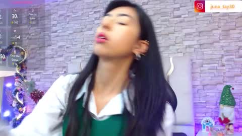 Snapshot of juno_tay chatting on 11-29-25, 11:57 JUNO online show from 11-29-25, 11:57