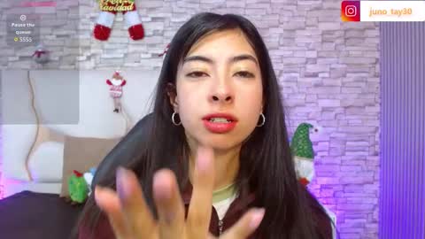 Snapshot of juno_tay chatting on 11-30-25, 11:36 JUNO online show from 11-30-25, 11:36