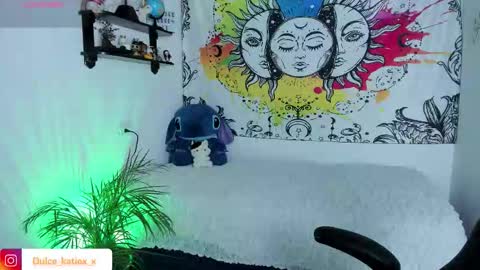 Snapshot of just_katiex chatting on 11-14-25, 12:20 Sofia online show from 11-14-25, 12:20