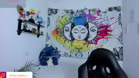 Snapshot of just_katiex chatting on 11-17-25, 07:19 Sofia online show from 11-17-25, 07:19