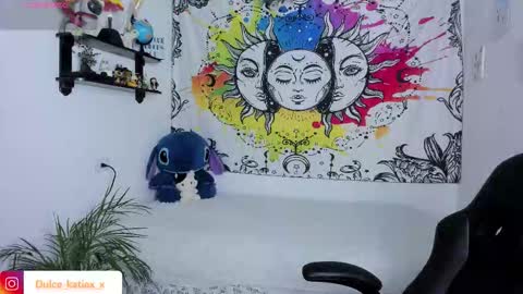 Snapshot of just_katiex chatting on 11-19-25, 12:16 Sofia online show from 11-19-25, 12:16