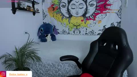 Snapshot of just_katiex chatting on 11-21-25, 12:26 Sofia online show from 11-21-25, 12:26