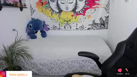 Snapshot of just_katiex chatting on 11-24-25, 12:38 Sofia online show from 11-24-25, 12:38