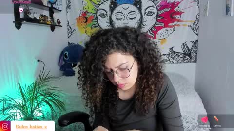 Snapshot of just_katiex chatting on 11-25-25, 12:43 Sofia online show from 11-25-25, 12:43