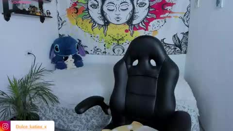 Snapshot of just_katiex chatting on 12-01-25, 11:59 Sofia online show from 12-01-25, 11:59