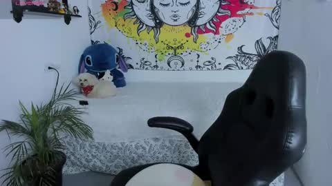 Snapshot of just_katiex chatting on 12-05-25, 12:25 Sofia online show from 12-05-25, 12:25