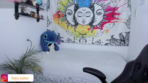 Snapshot of just_katiex chatting on 12-15-25, 12:20 Sofia online show from 12-15-25, 12:20