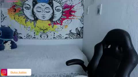 Snapshot of just_katiex chatting on 12-16-25, 12:32 Sofia online show from 12-16-25, 12:32