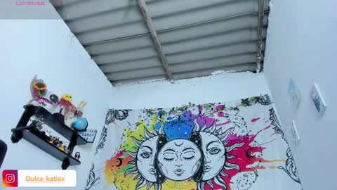 Snapshot of just_katiex chatting on 12-17-25, 12:44 Sofia online show from 12-17-25, 12:44