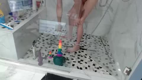 Snapshot of justaskforbiga chatting on 10-27-25, 02:48 Tohiptwoquit online show from 10-27-25, 02:48