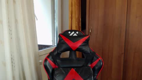 Snapshot of justin_hellboy chatting on 10-05-25, 09:40 Justin online show from 10-05-25, 09:40