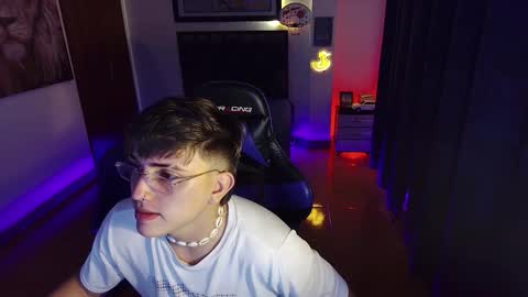 Snapshot of justin_trevor chatting on 10-21-25, 11:16 Justin trevor online show from 10-21-25, 11:16