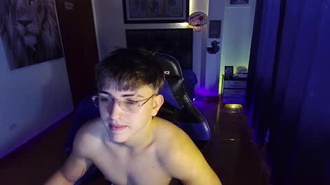 Snapshot of justin_trevor chatting on 10-22-25, 11:21 Justin trevor online show from 10-22-25, 11:21