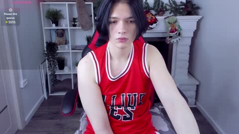 Snapshot of justin_twinkboy chatting on 12-23-24, 11:39 JUSTIN online show from 12-23-24, 11:39