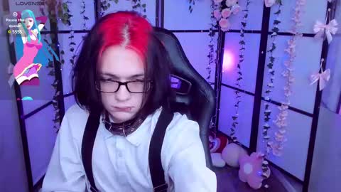 Snapshot of justin_twinkboy chatting on 02-27-25, 12:45 JUSTIN online show from 02-27-25, 12:45