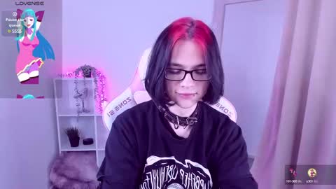 Snapshot of justin_twinkboy chatting on 03-07-25, 08:33 JUSTIN online show from 03-07-25, 08:33