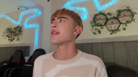 Snapshot of justinbe_ chatting on 09-15-25, 11:21 Justin online show from 09-15-25, 11:21