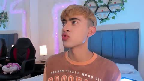 Snapshot of justinbe_ chatting on 09-18-25, 11:45 Justin online show from 09-18-25, 11:45