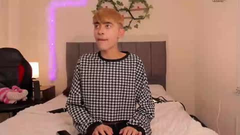 Snapshot of justinbe_ chatting on 09-20-25, 11:33 Justin online show from 09-20-25, 11:33