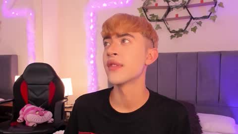 Snapshot of justinbe_ chatting on 09-25-25, 11:25 Justin online show from 09-25-25, 11:25