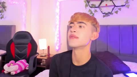 Snapshot of justinbe_ chatting on 09-26-25, 11:25 Justin online show from 09-26-25, 11:25