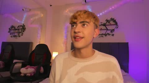 Snapshot of justinbe_ chatting on 10-10-25, 11:20 Justin online show from 10-10-25, 11:20