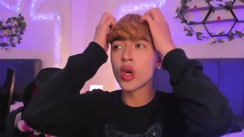 Snapshot of justinbe_ chatting on 10-11-25, 11:42 Justin online show from 10-11-25, 11:42