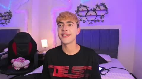 Snapshot of justinbe_ chatting on 10-22-25, 11:21 Justin online show from 10-22-25, 11:21