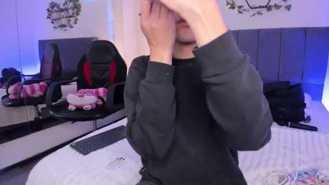 Snapshot of justinbe_ chatting on 10-23-25, 11:20 Justin online show from 10-23-25, 11:20