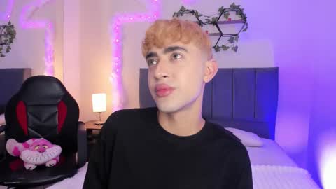 Snapshot of justinbe_ chatting on 10-28-25, 11:36 Justin online show from 10-28-25, 11:36