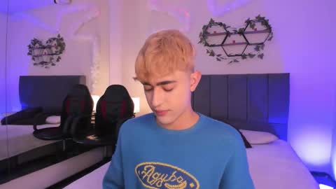 Snapshot of justinbe_ chatting on 11-01-25, 11:23 Justin online show from 11-01-25, 11:23