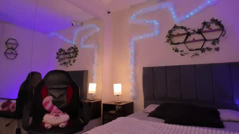 Snapshot of justinbe_ chatting on 11-05-25, 11:21 Justin online show from 11-05-25, 11:21