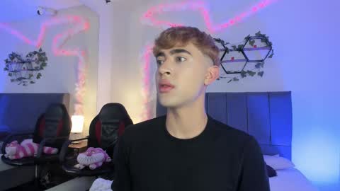 Snapshot of justinbe_ chatting on 11-17-25, 11:27 Justin online show from 11-17-25, 11:27