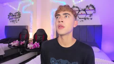 Snapshot of justinbe_ chatting on 11-19-25, 11:21 Justin online show from 11-19-25, 11:21