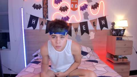 Justin online show from 10-22-25, 01:33