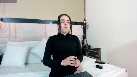 Snapshot of justineperry chatting on 02-24-26, 04:43 Justine online show from 02-24-26, 04:43