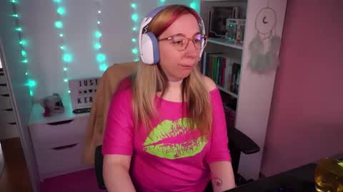 Snapshot of justkerryx chatting on 11-04-25, 10:03 Kerry online show from 11-04-25, 10:03