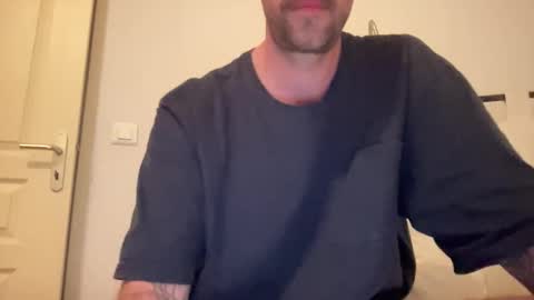 justmeandyou00 online show from 01-05-26, 06:22