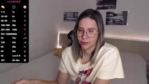 Julie online show from 11-22-25, 05:06