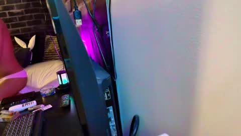 Snapshot of justwannalookgood4ya chatting on 12-12-24, 01:39 Eetantungfuk Mias online show from 12-12-24, 01:39