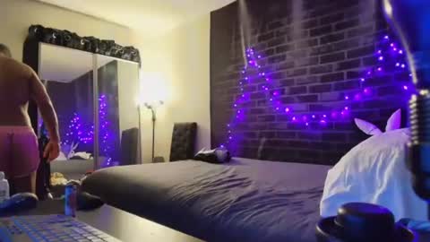 Snapshot of justwannalookgood4ya chatting on 12-17-24, 04:34 Eetantungfuk Mias online show from 12-17-24, 04:34